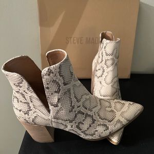 Steve Madden Kaylah Pointed Toe Bootie in Beige Snake Print